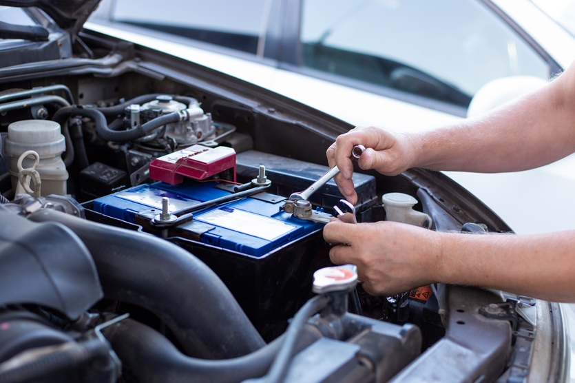 13 Steps to Follow for a Car battery Replacement